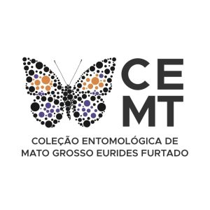 Logotipo da Coleção Entomológica de Mato Grosso Eurides Furtado, onde se vê uma borboleta feita com bolinhas negras, arroxeadas e alaranjadas. Ao lado lê-se: CEMT e abaixo Coleção Entomológica de Mato Grosso Eurides Furtado