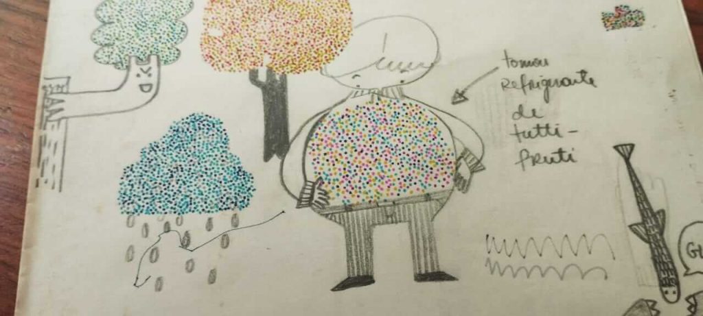 Página de caderno com vários desenhos preenchidos por bolinhas coloridas. À esquerda se vê uma árvore com cara de má, ao lado se vê uma nuvem azul chovendo, acima se vê uma árvore e ao centro um desenho de uma pessoa com a barriga redonda, pintada de bolinhas. Uma seta aponta para ele e lê-se: tomou refrigerante de tutti fruti. No canto inferior direito vê-se um desenho de um peixe comprido, a lápis