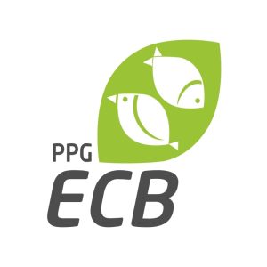 Logotipo do Programa de Pós Graduação em Ecologia e Conservação da Biodiversidade da UFMT, com folha verde estilizada com um peixe e um pássaro em negativo e a sigla PPGECB